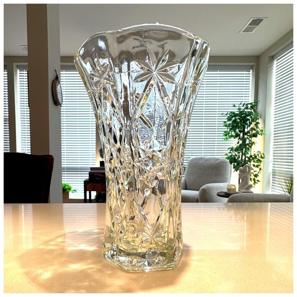 Vintage Crystal Vase w/ Flower Engravings. Clear Crystal. 9.5”/ 6” / 3” - Picture 3 of 5